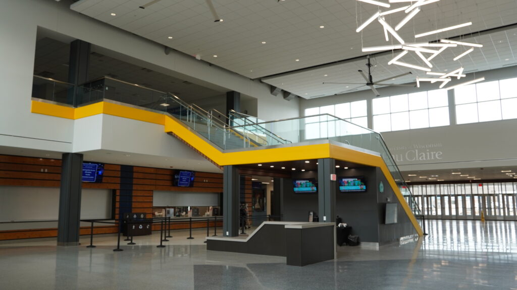 Wide view of The Sonnentag’s event space illuminated by eco-friendly LED lighting systems.